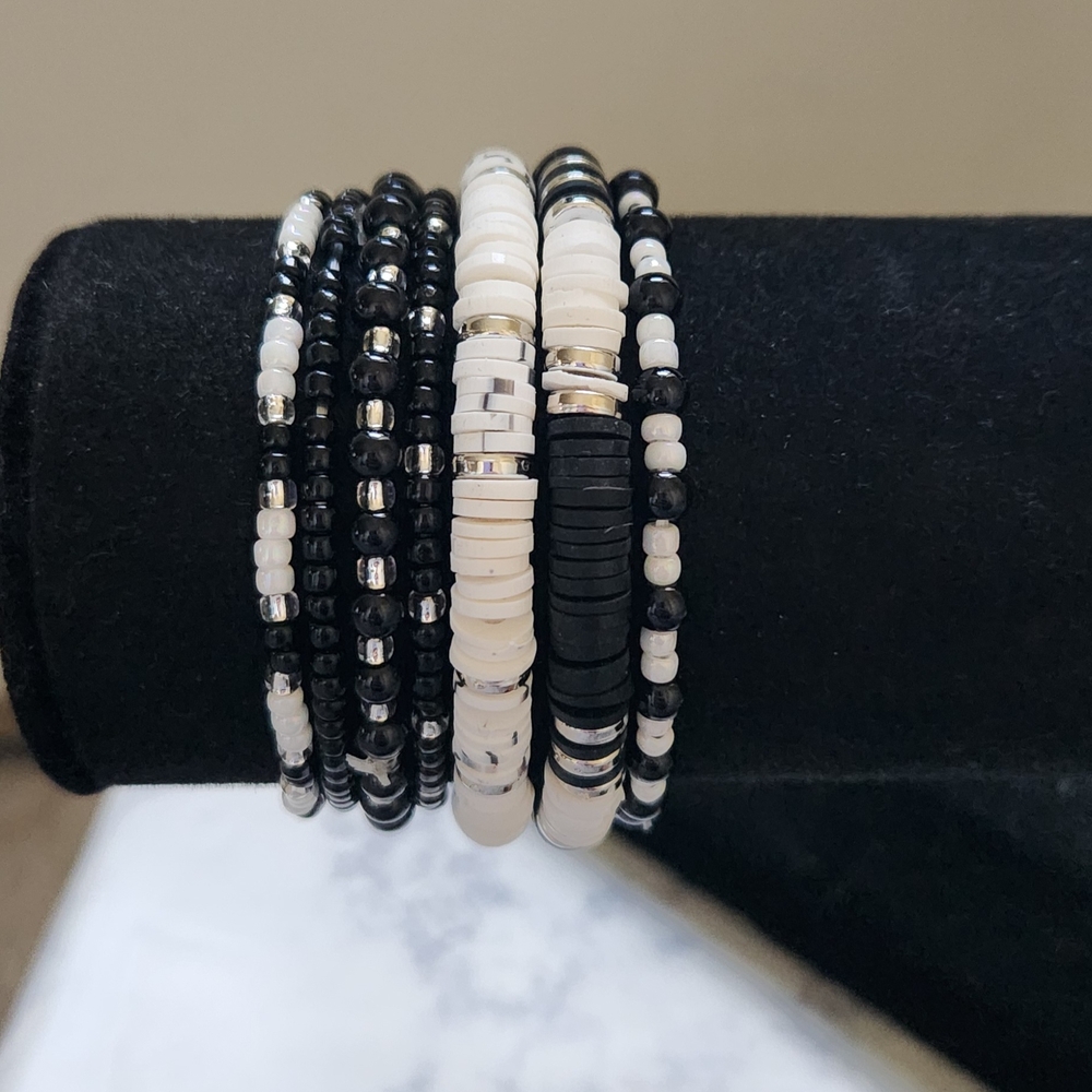 Black and White Beaded Bracelet Set